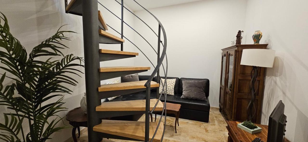 Bel & Ancien Appartement T3 Renove Dans Sartene Bagian luar foto
