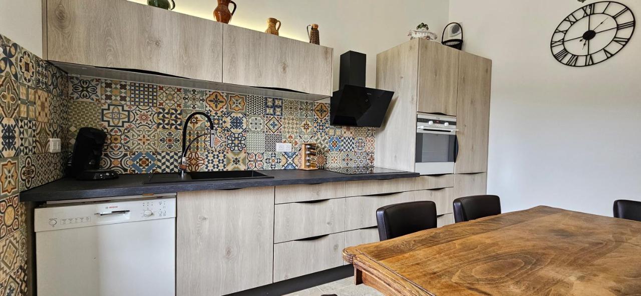 Bel & Ancien Appartement T3 Renove Dans Sartene Bagian luar foto
